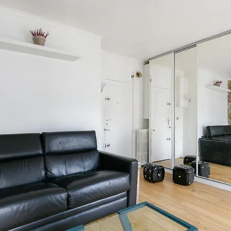 Appartamento Studio Au Coeur Des Abbesses Parigi